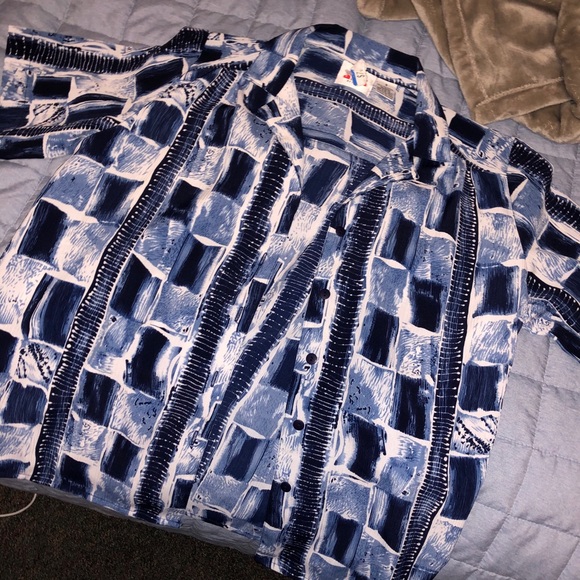 Blue Hawaiian style button up - Picture 3 of 3